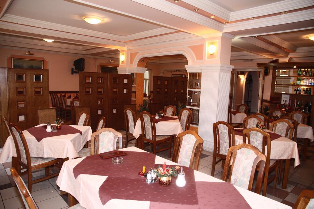 Garni Hotel Pbg Subotica Restaurante foto